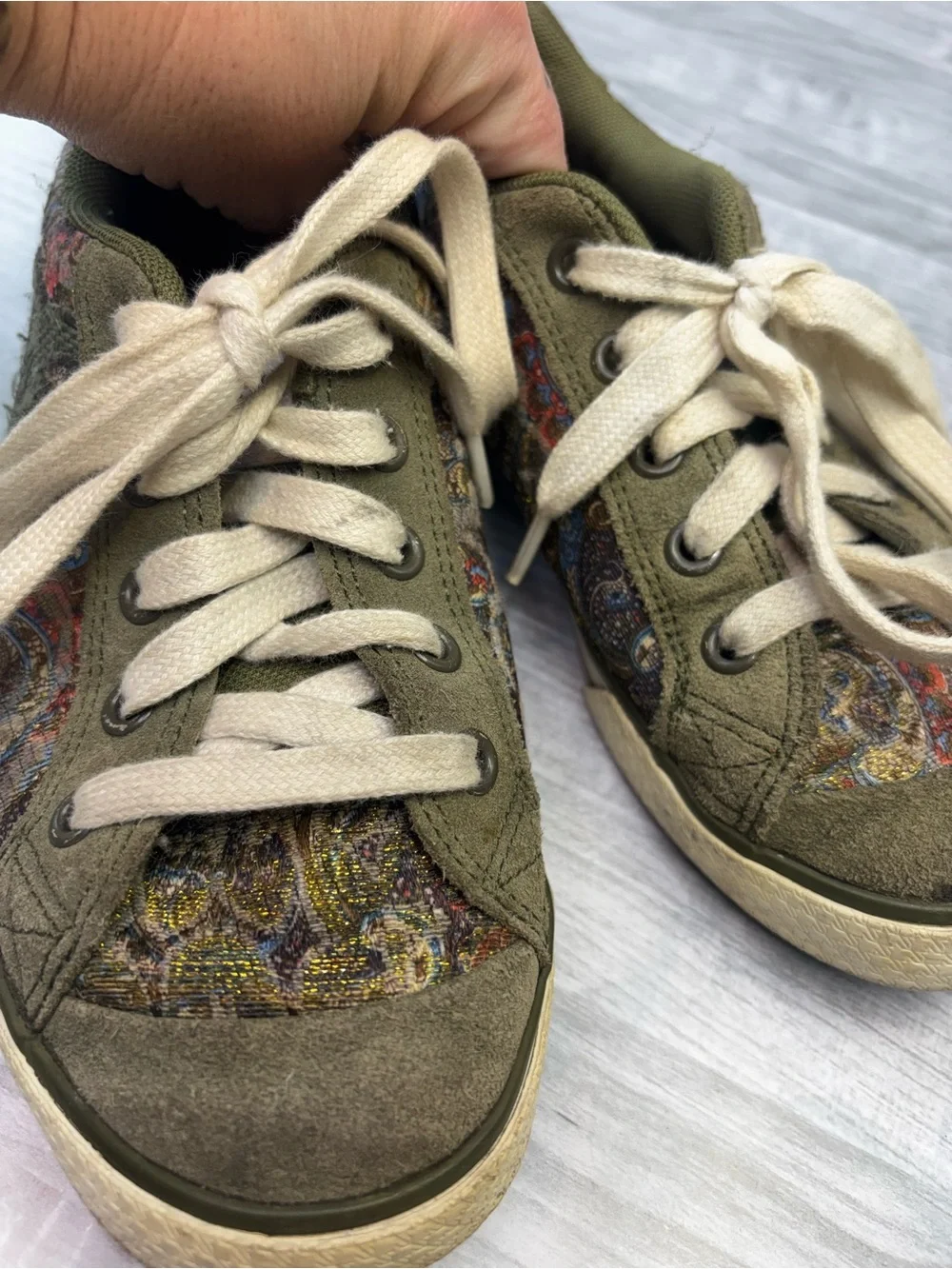 DC Women's Olive Paisley Canvas Embroidered Y2K Sneakers size 7.5
